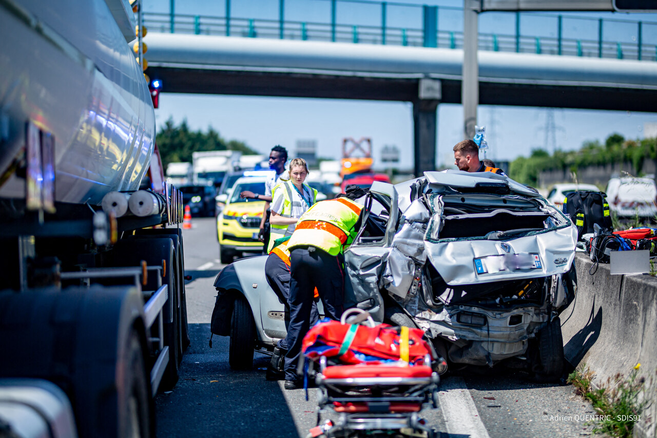 Three-car crash on Cipali toll road kills one traveler - National - The ... Three-car crash on Cipali toll road kills one traveler - National - The ...