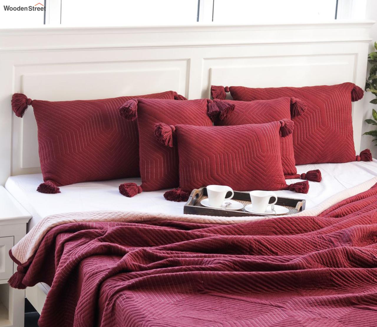 This looks like a bacon sandwich on buttered bread, if that's the case ... This looks like a bacon sandwich on buttered bread, if that's the case ...